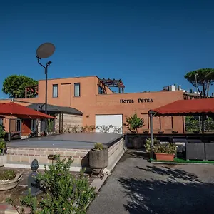 Otel Petra, Roma